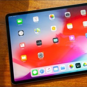 ipad pro (3rd generation) msg me at (619) 928-6159